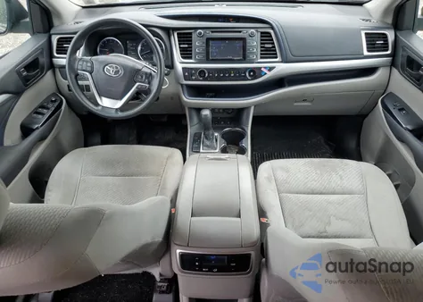 2018 Toyota Highlander Le z USA, uszkodzony, nr VIN 5TDBZRFH3JS817557